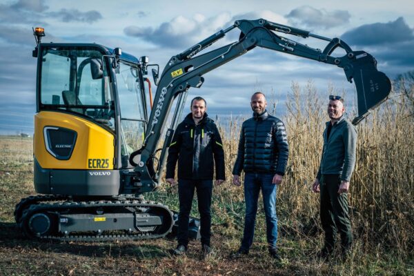 VM Meyer Cons Volvo ECR25 electric